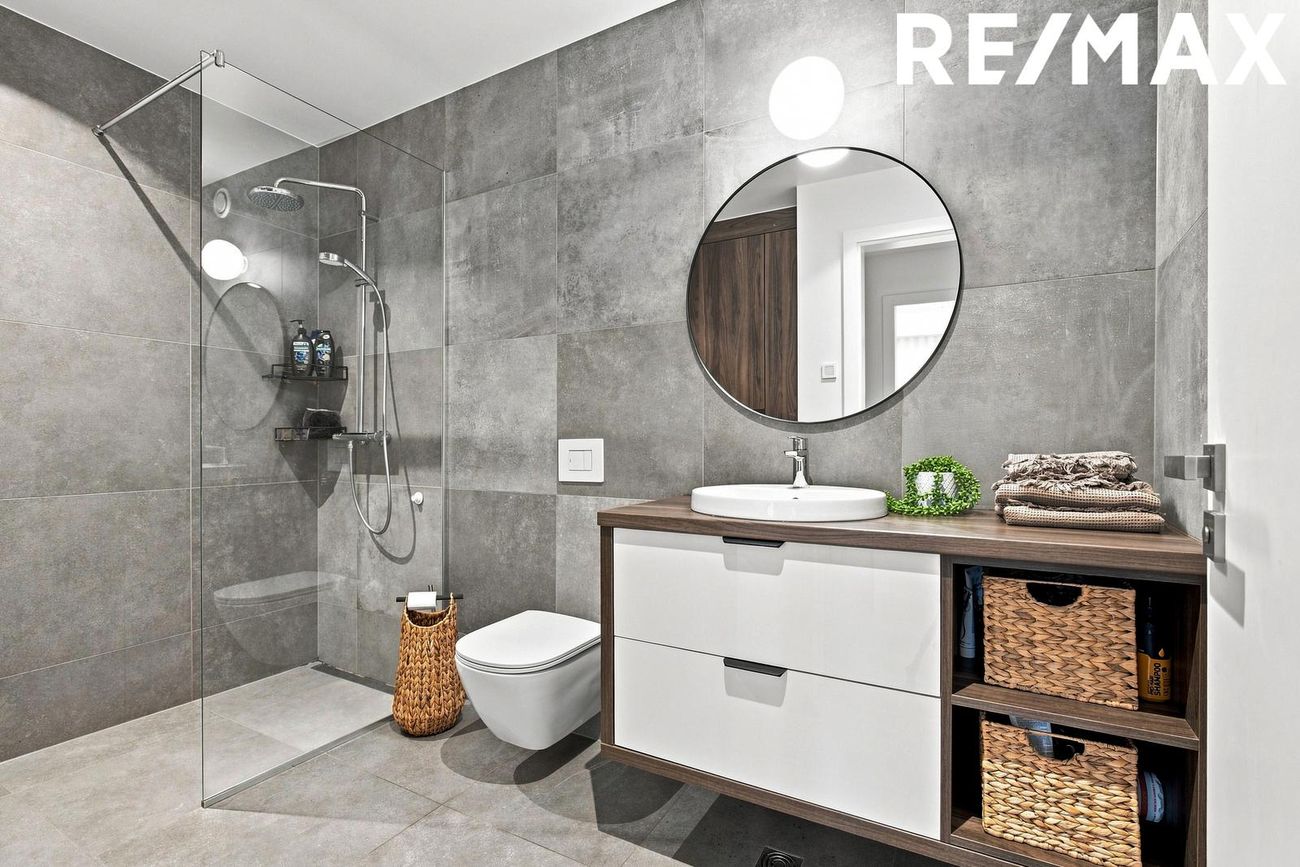 Grensásvegur 1B, 108 Reykjavík