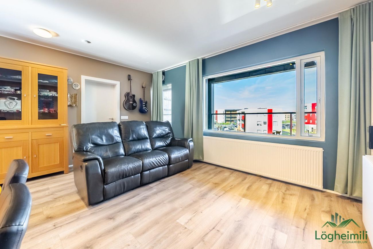 Hringhamar 7, 221 Hafnarfjörður