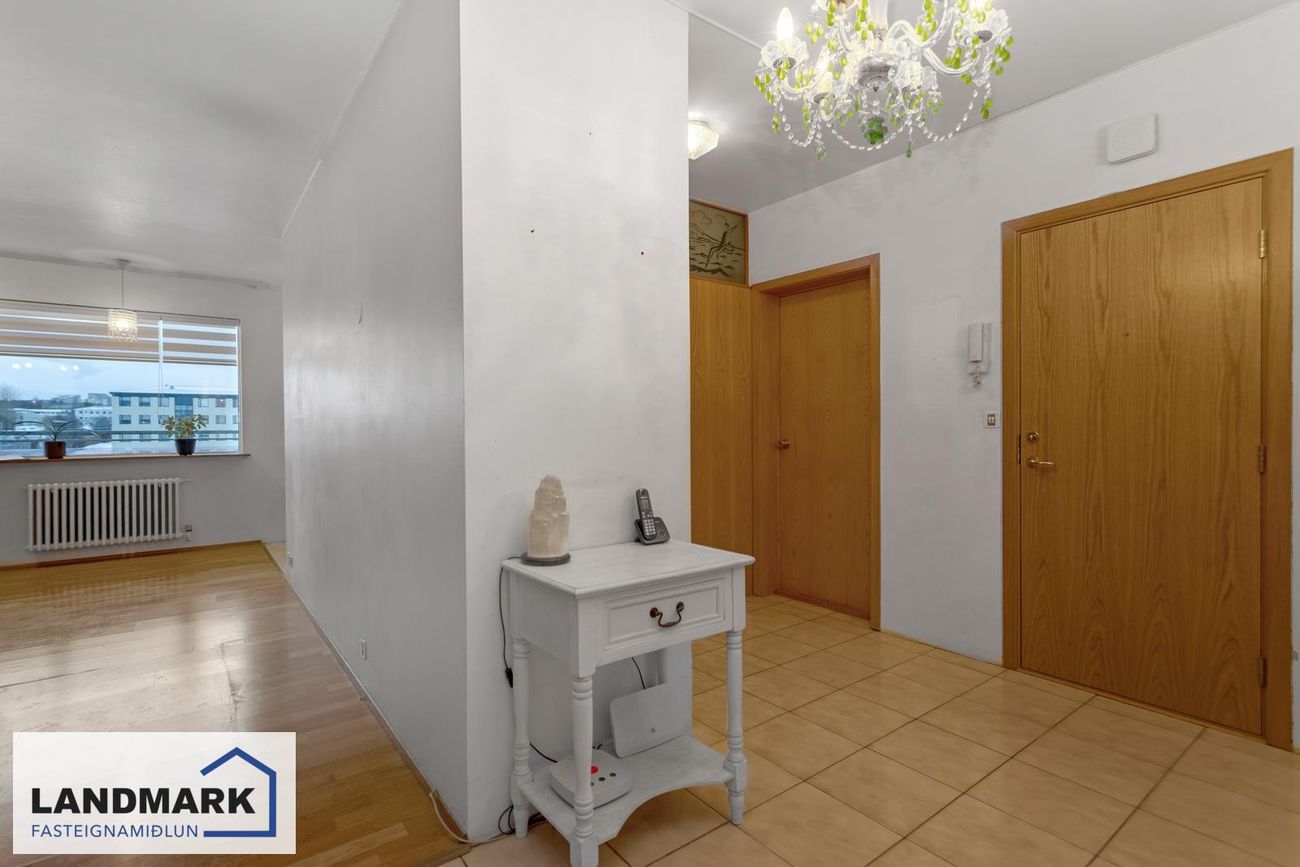Dvergabakki 8, 109 Reykjavík