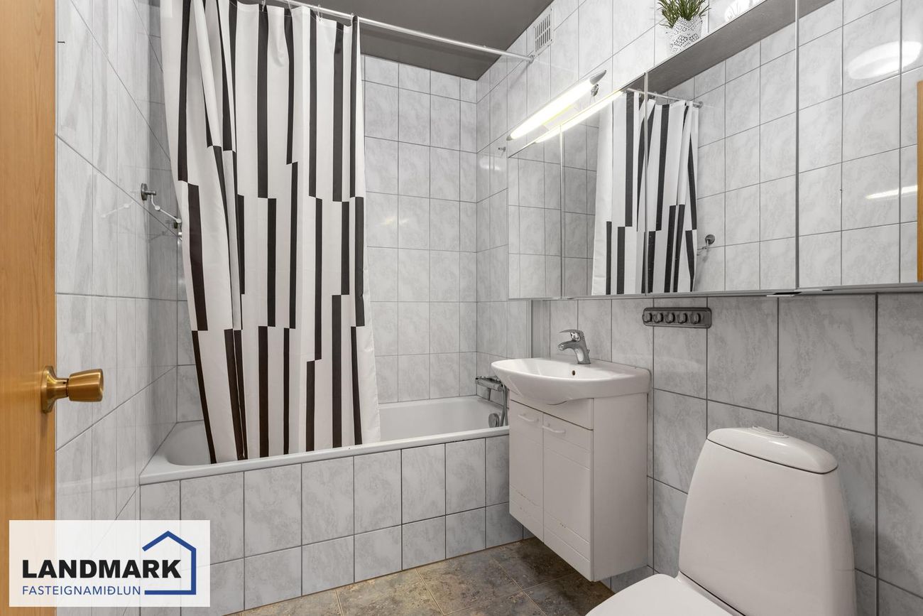 Dvergabakki 8, 109 Reykjavík