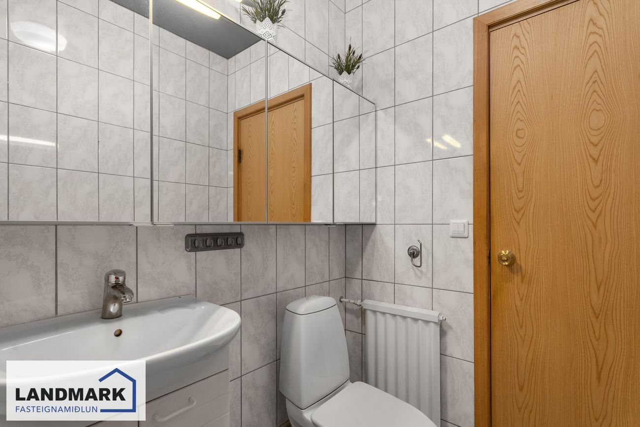 Dvergabakki 8, 109 Reykjavík