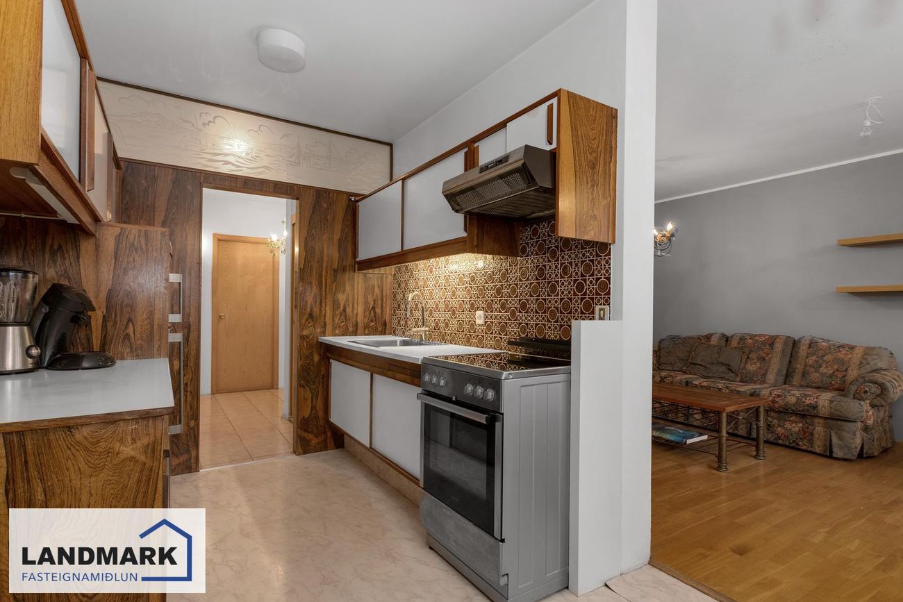 Dvergabakki 8, 109 Reykjavík
