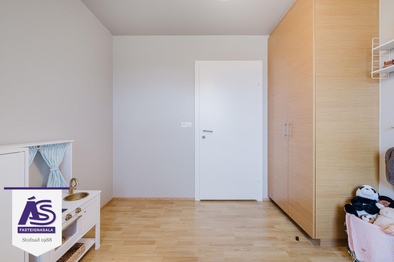 Drekavellir 18, 221 Hafnarfjörður