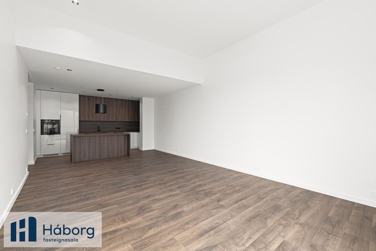 Grensásvegur 1C, 108 Reykjavík