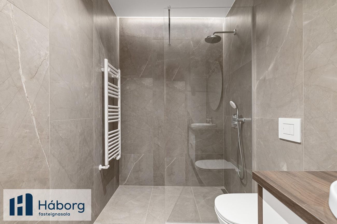 Grensásvegur 1C, 108 Reykjavík