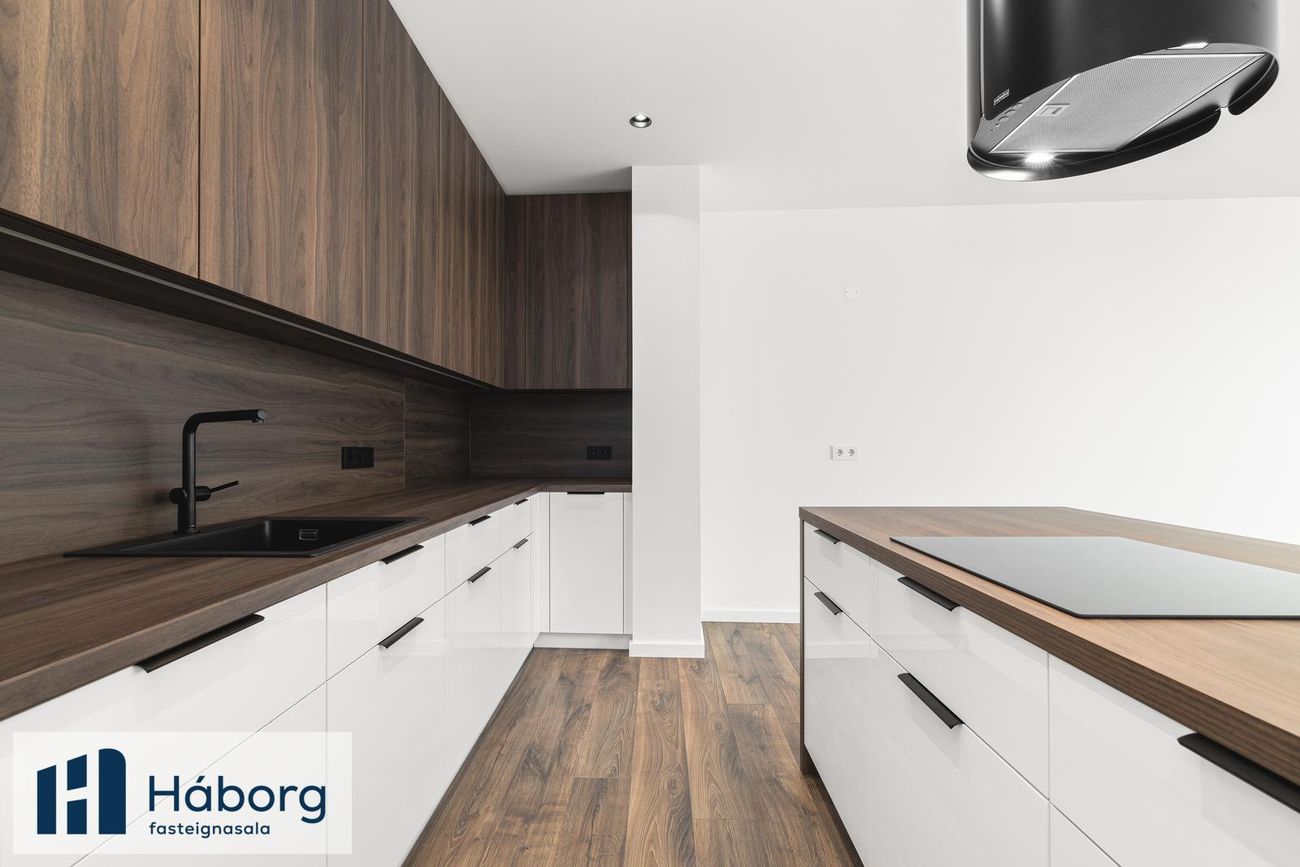 Grensásvegur 1C, 108 Reykjavík