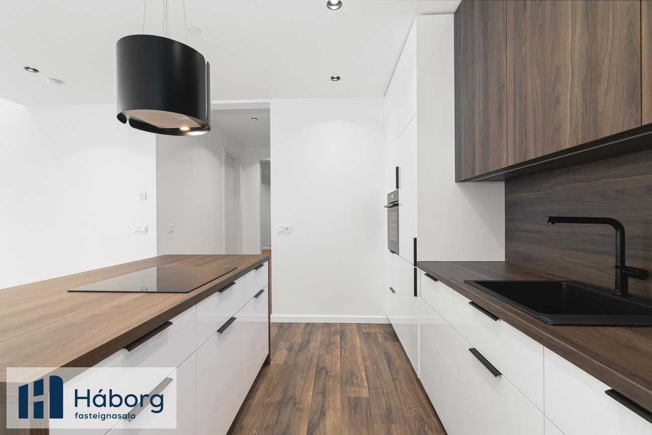 Grensásvegur 1C, 108 Reykjavík