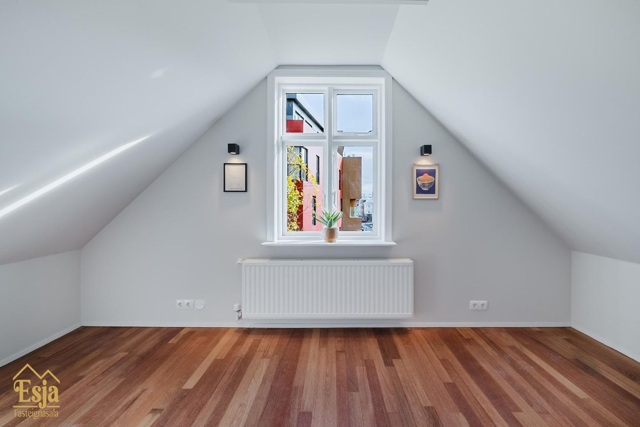 Hverfisgata 83, 101 Reykjavík