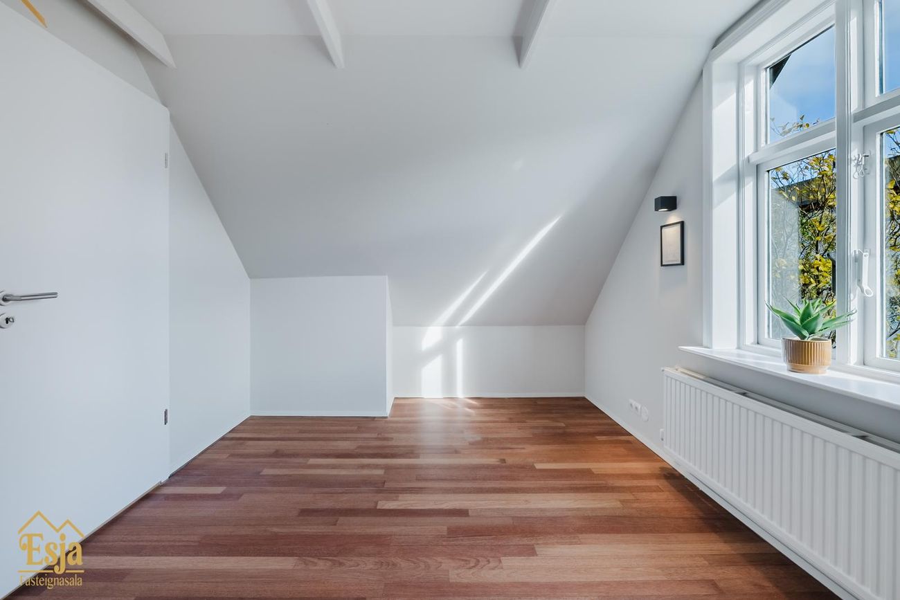 Hverfisgata 83, 101 Reykjavík