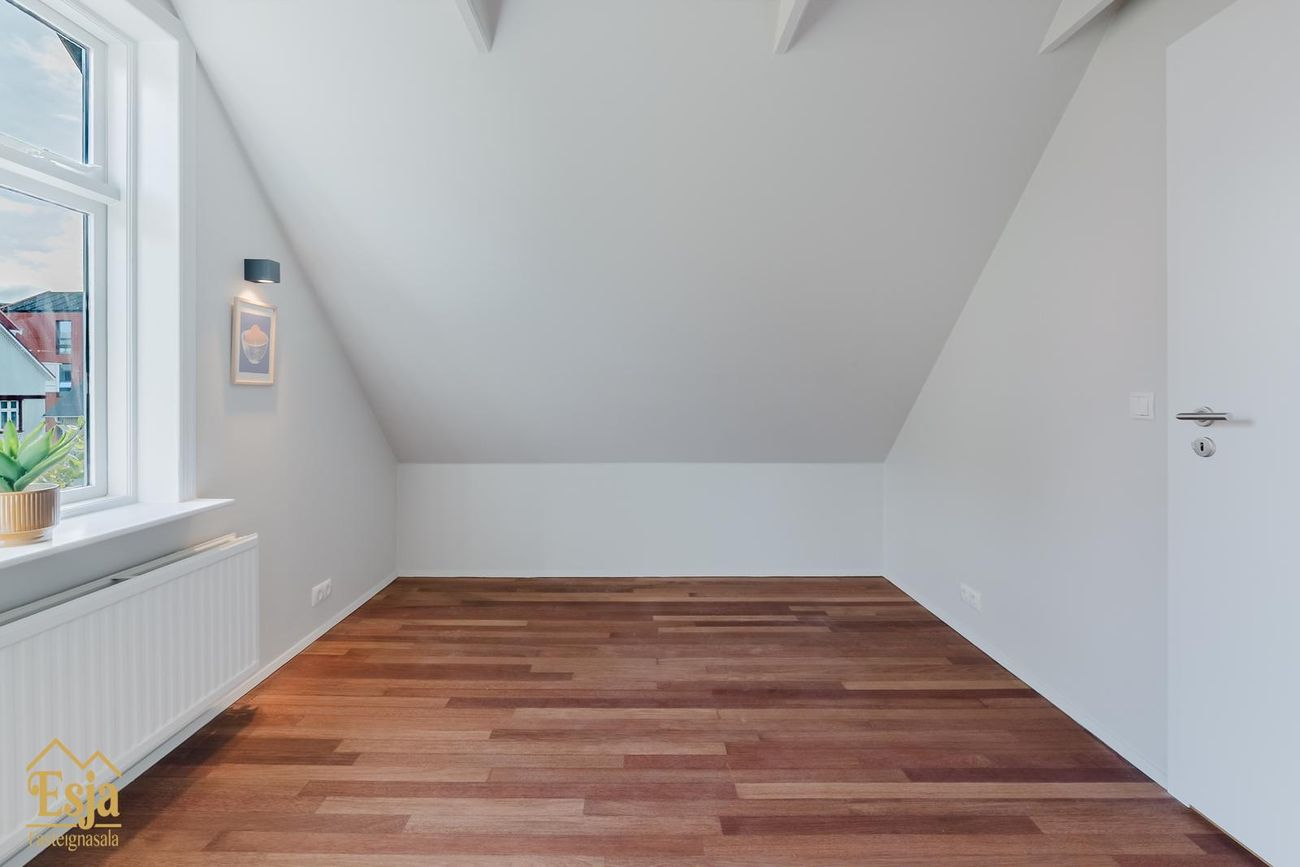 Hverfisgata 83, 101 Reykjavík