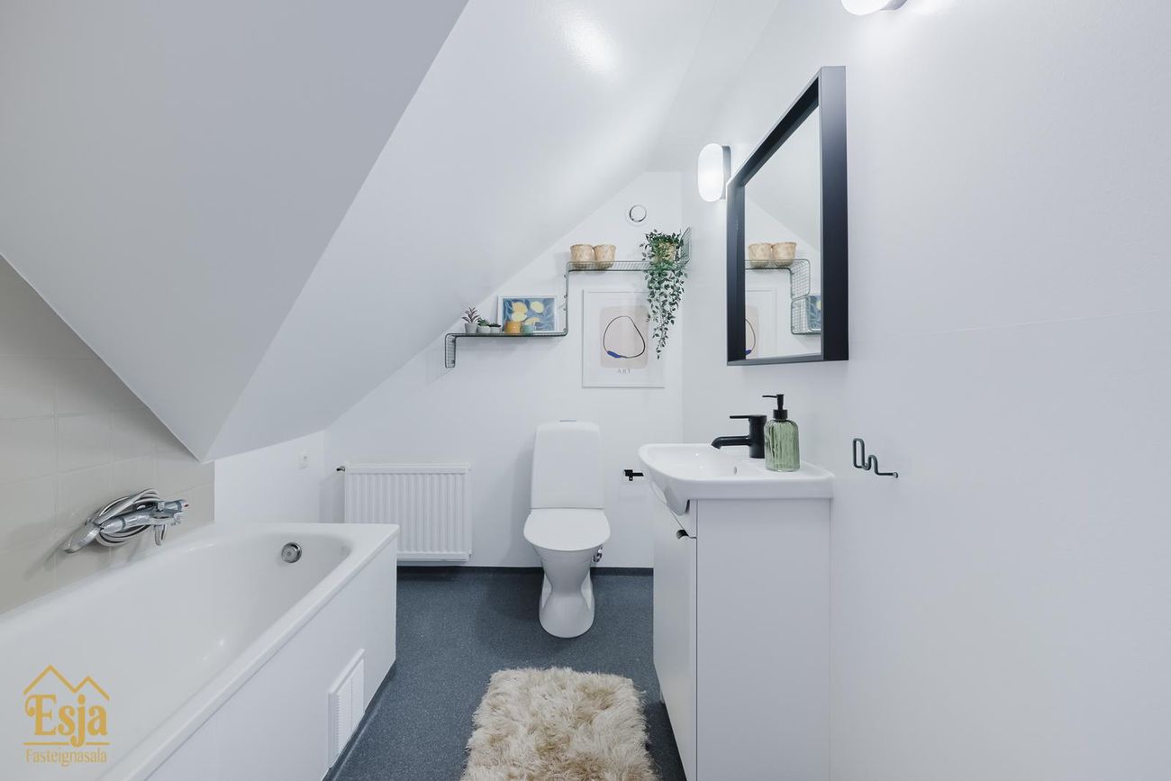 Hverfisgata 83, 101 Reykjavík