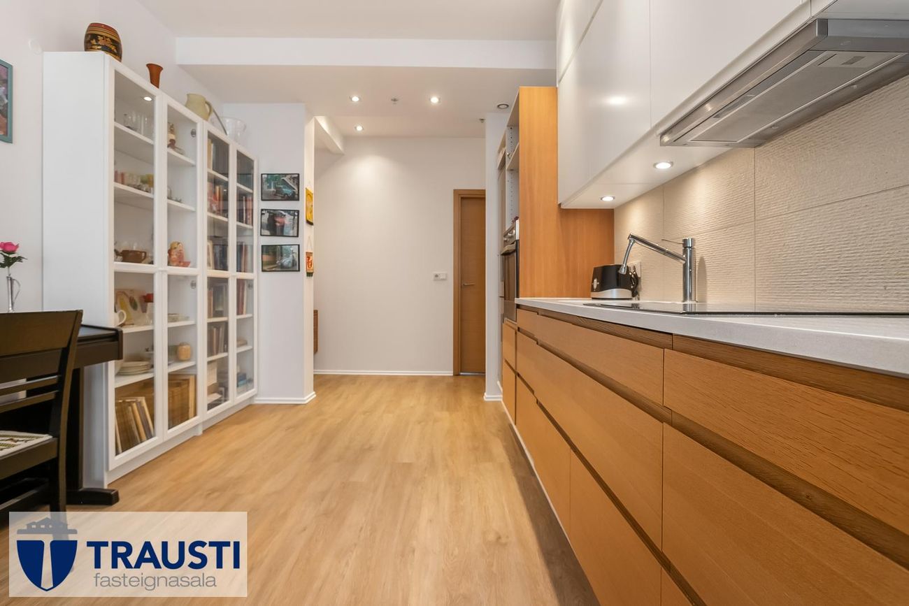 Laugavegur 103, 105 Reykjavík