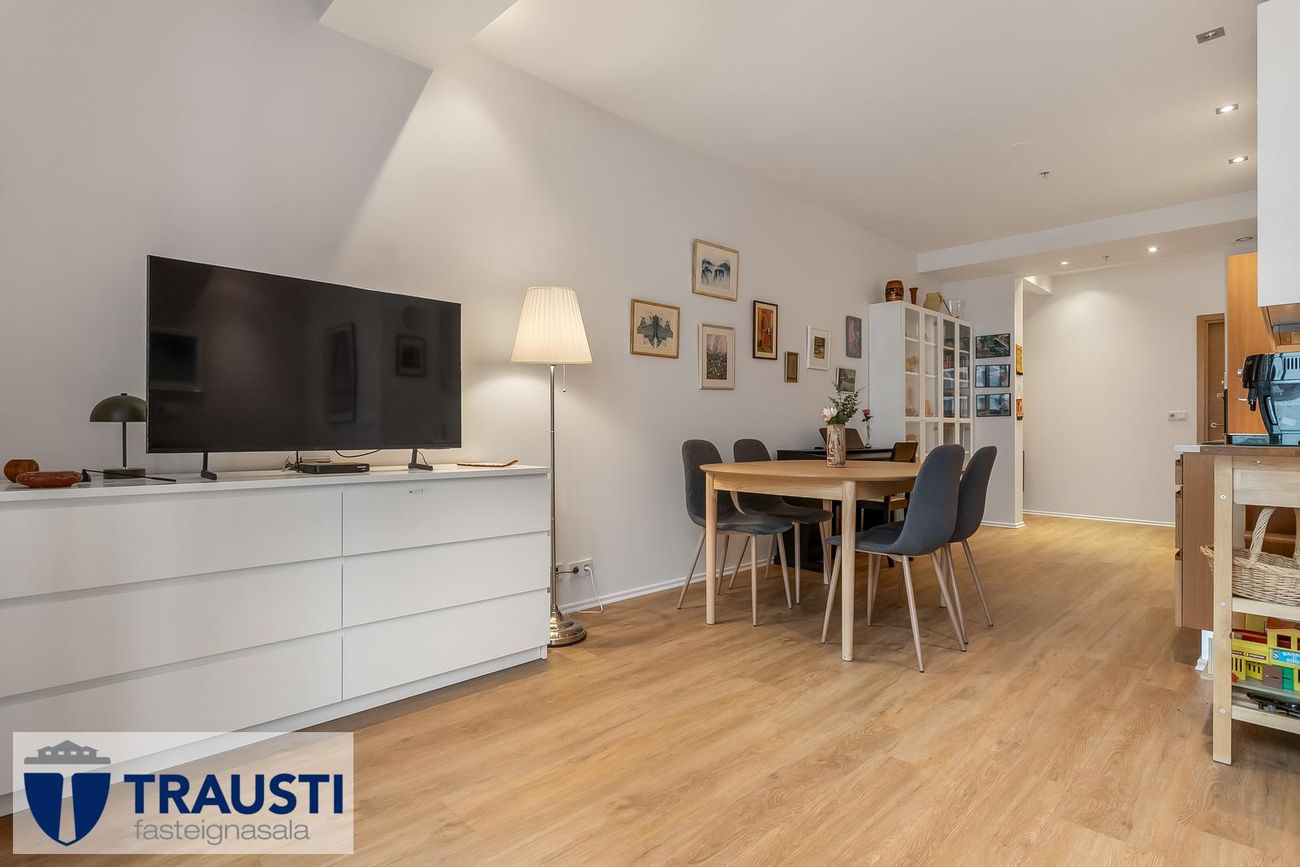 Laugavegur 103, 105 Reykjavík