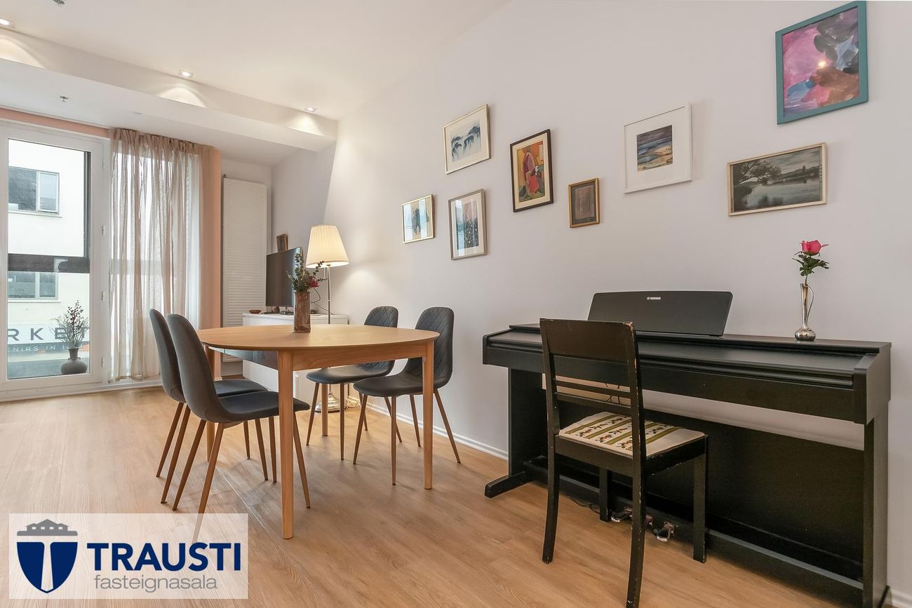 Laugavegur 103, 105 Reykjavík