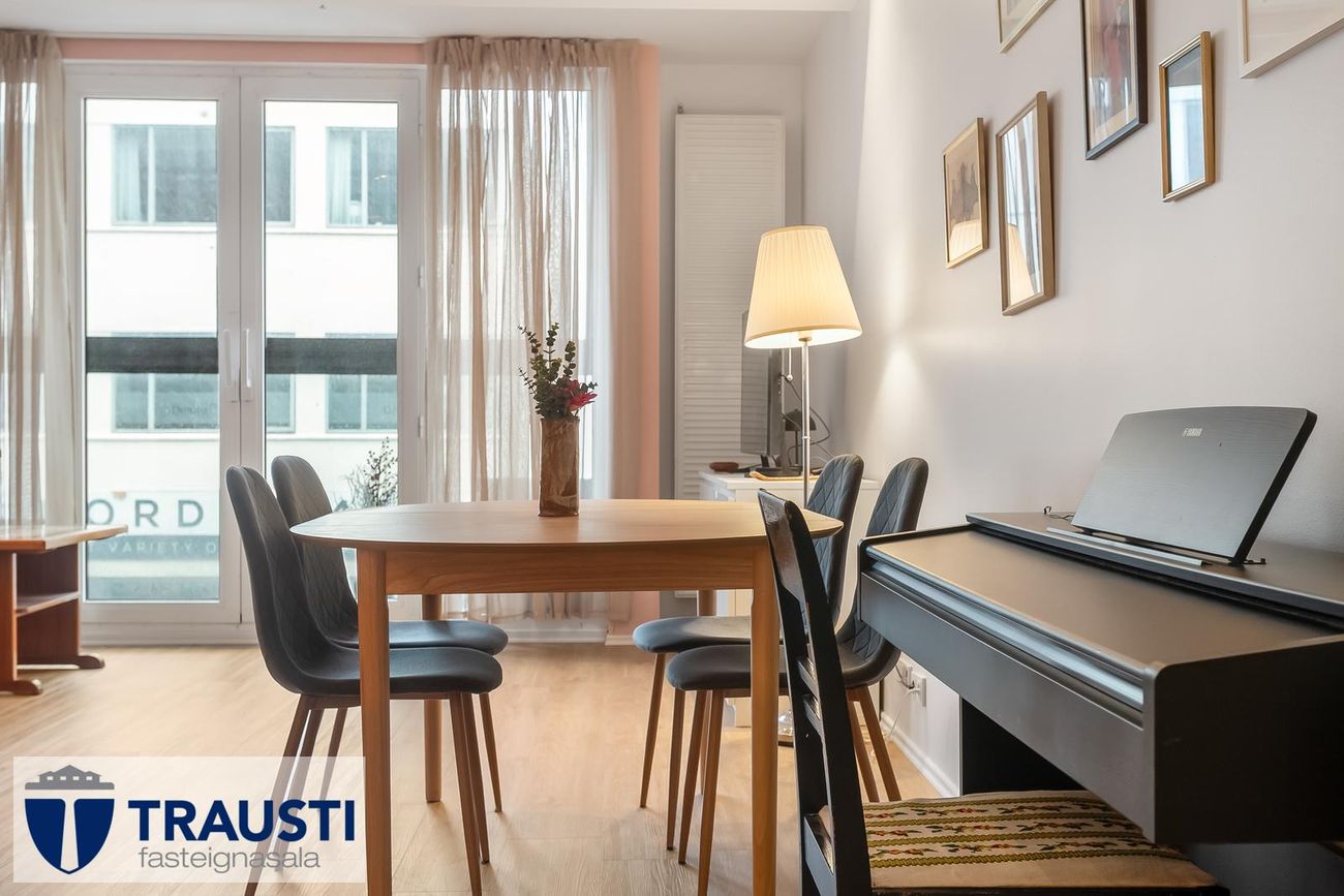 Laugavegur 103, 105 Reykjavík