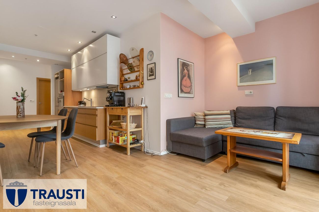 Laugavegur 103, 105 Reykjavík