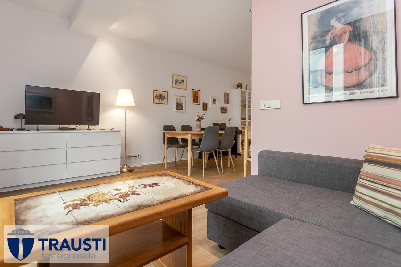 Laugavegur 103, 105 Reykjavík