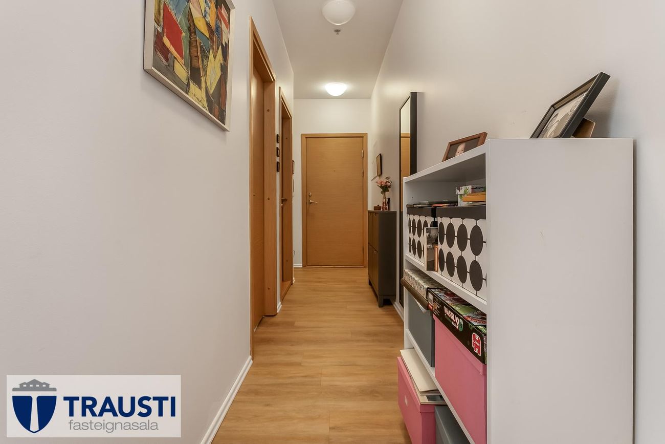 Laugavegur 103, 105 Reykjavík