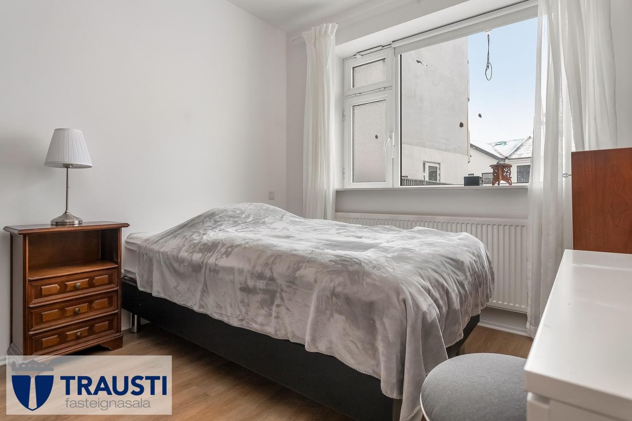 Laugavegur 103, 105 Reykjavík