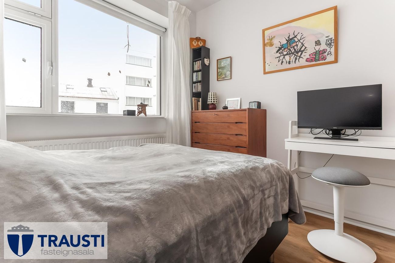 Laugavegur 103, 105 Reykjavík