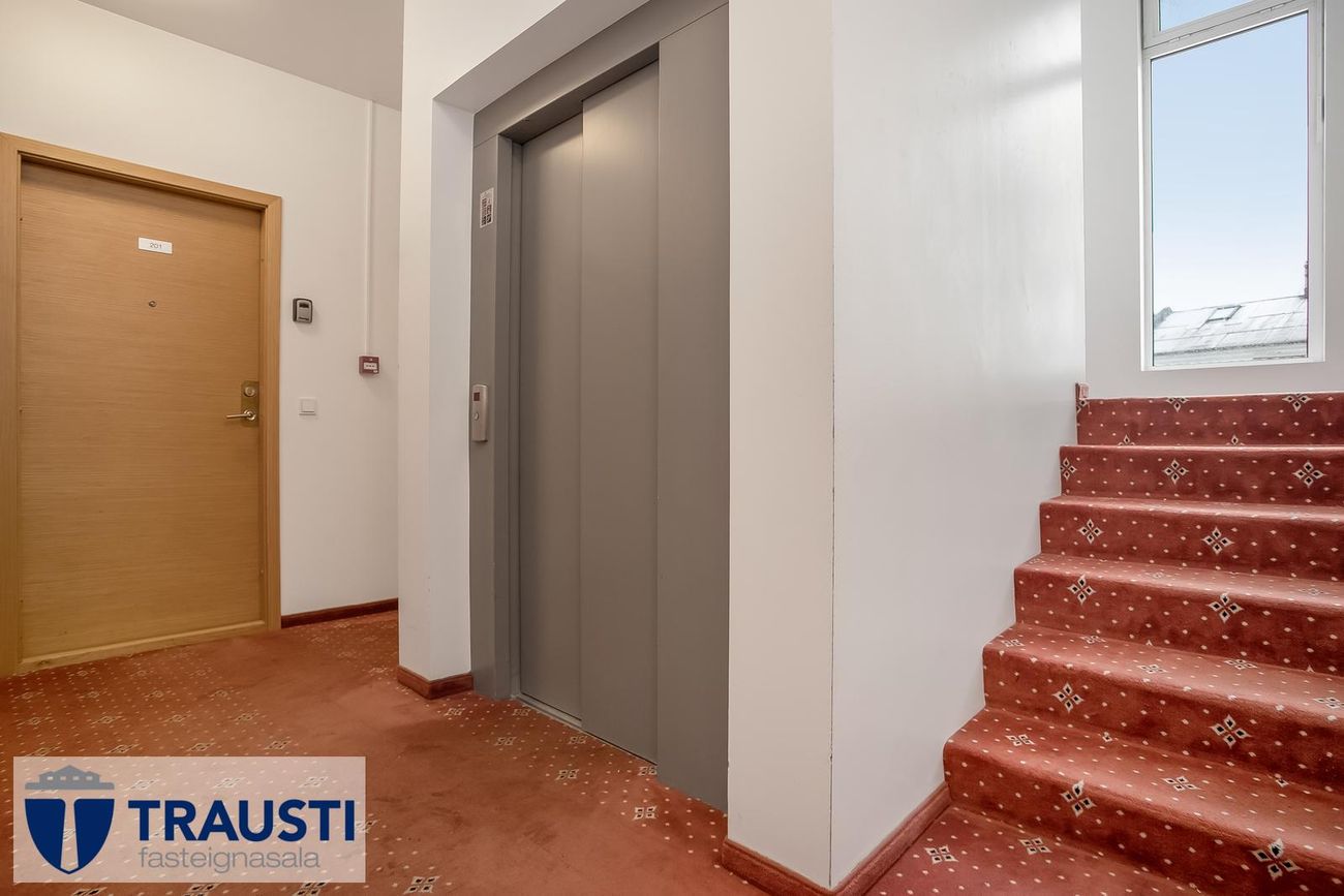 Laugavegur 103, 105 Reykjavík