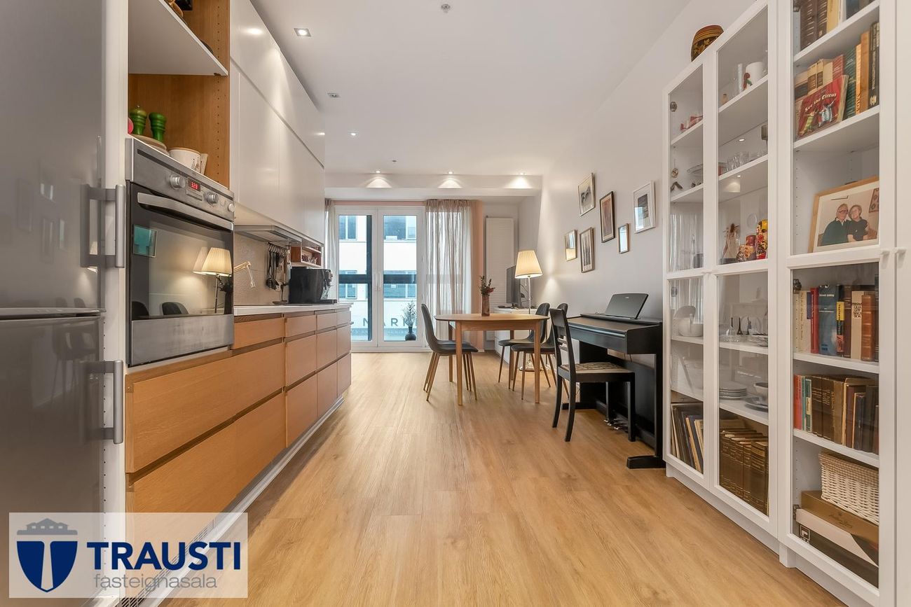 Laugavegur 103, 105 Reykjavík