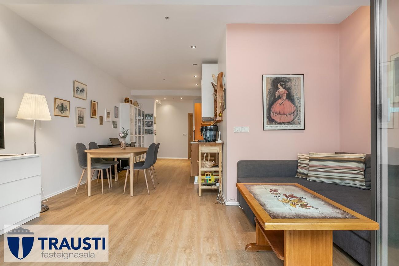 Laugavegur 103, 105 Reykjavík