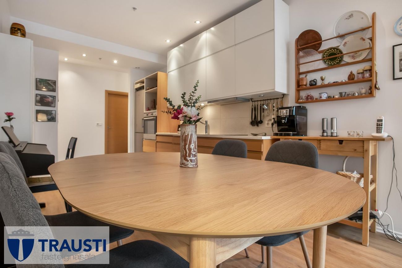 Laugavegur 103, 105 Reykjavík