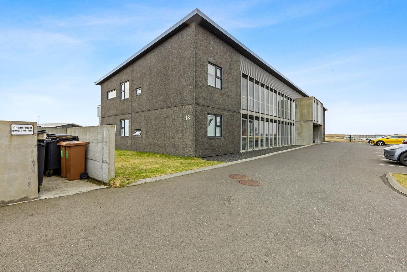 Dalsbraut 18, 260 Reykjanesbær