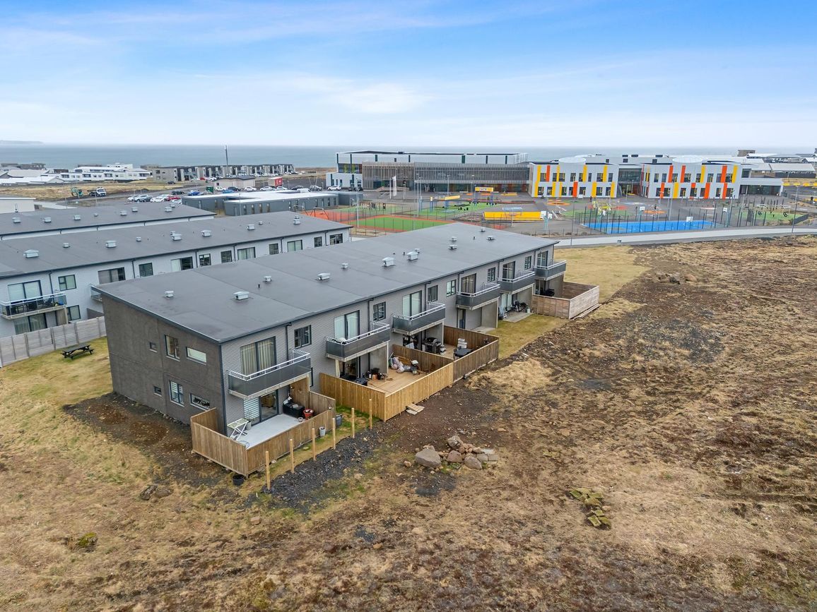 Dalsbraut 18, 260 Reykjanesbær