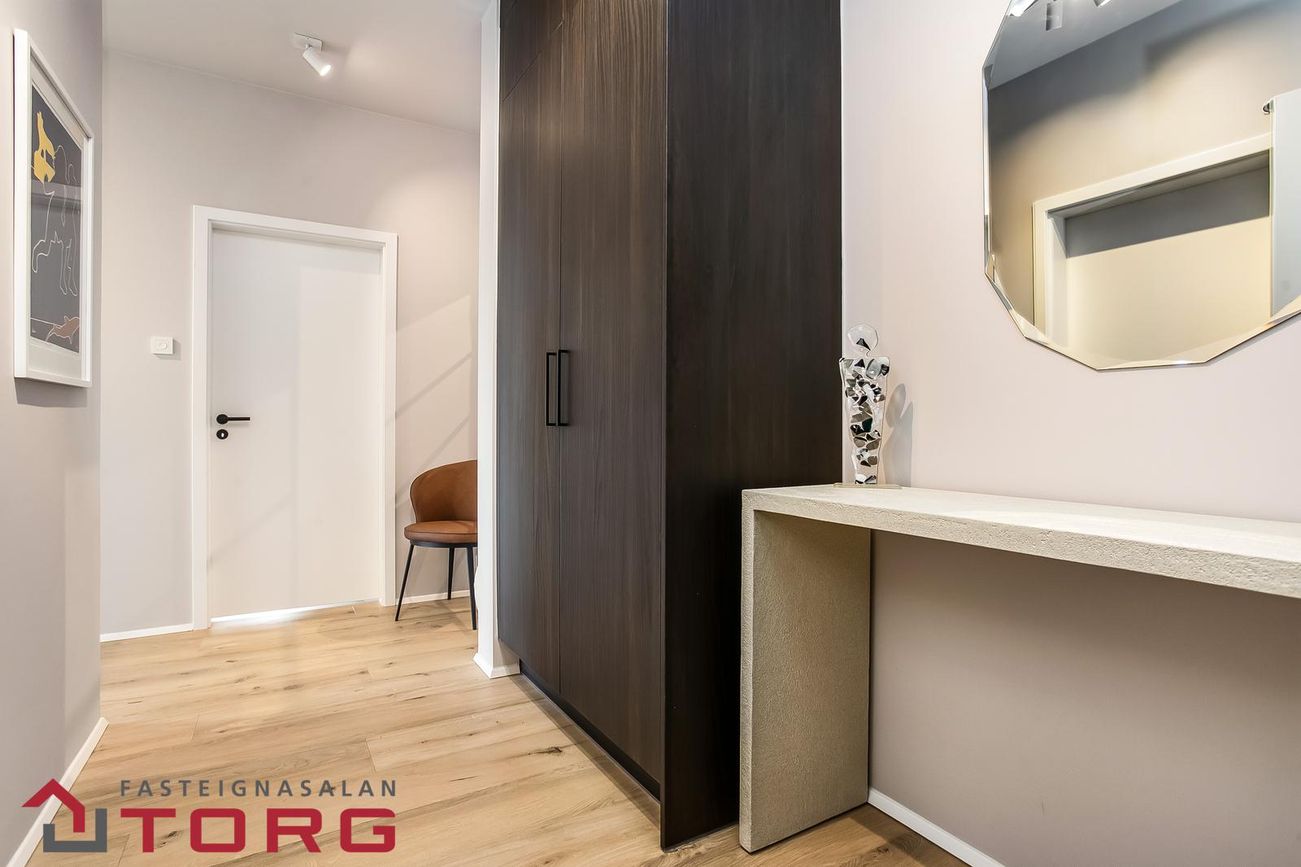 Jöfursbás 7B - 0104, 112 Reykjavík