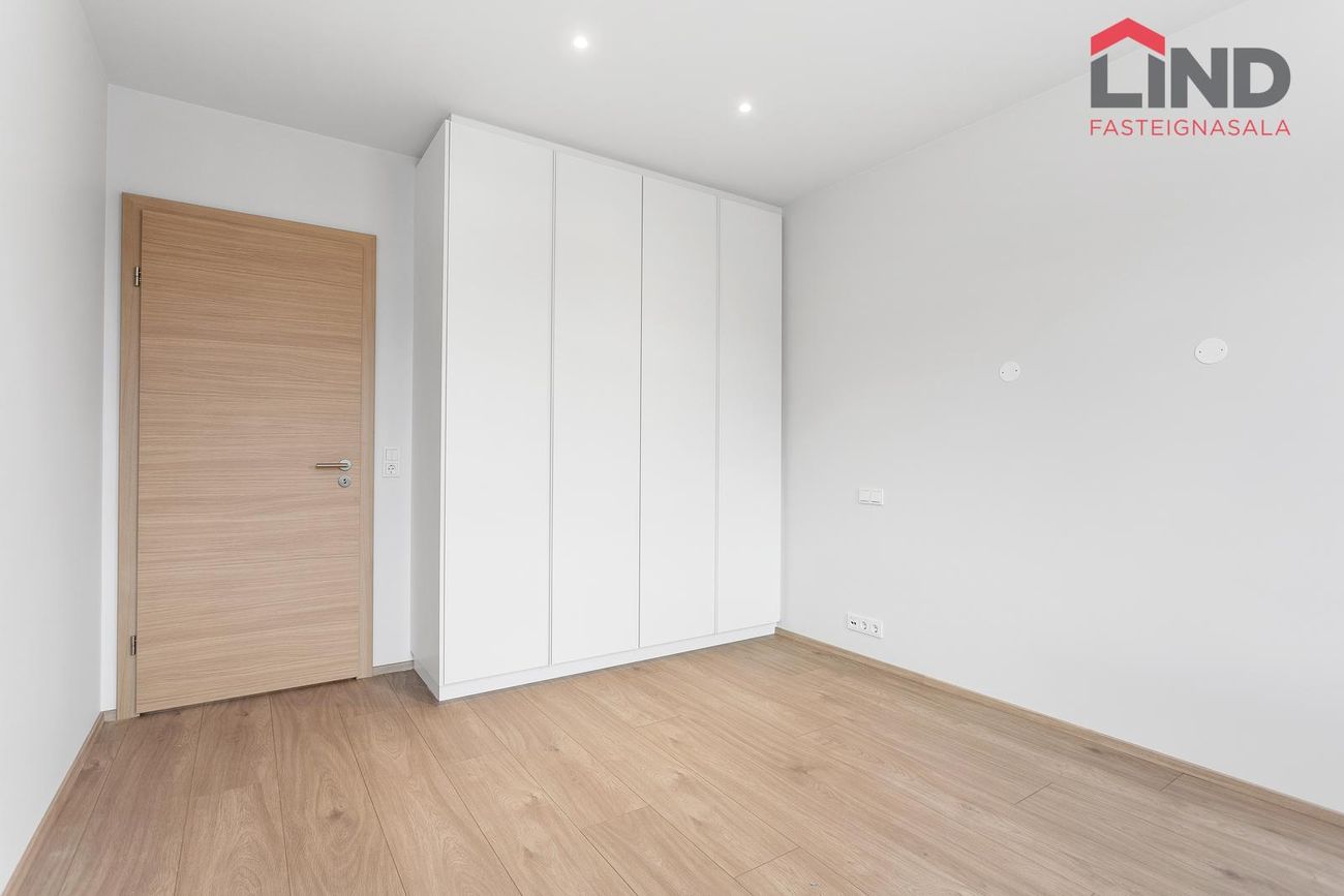 Fálkahlíð 5 - 0422, 102 Reykjavík