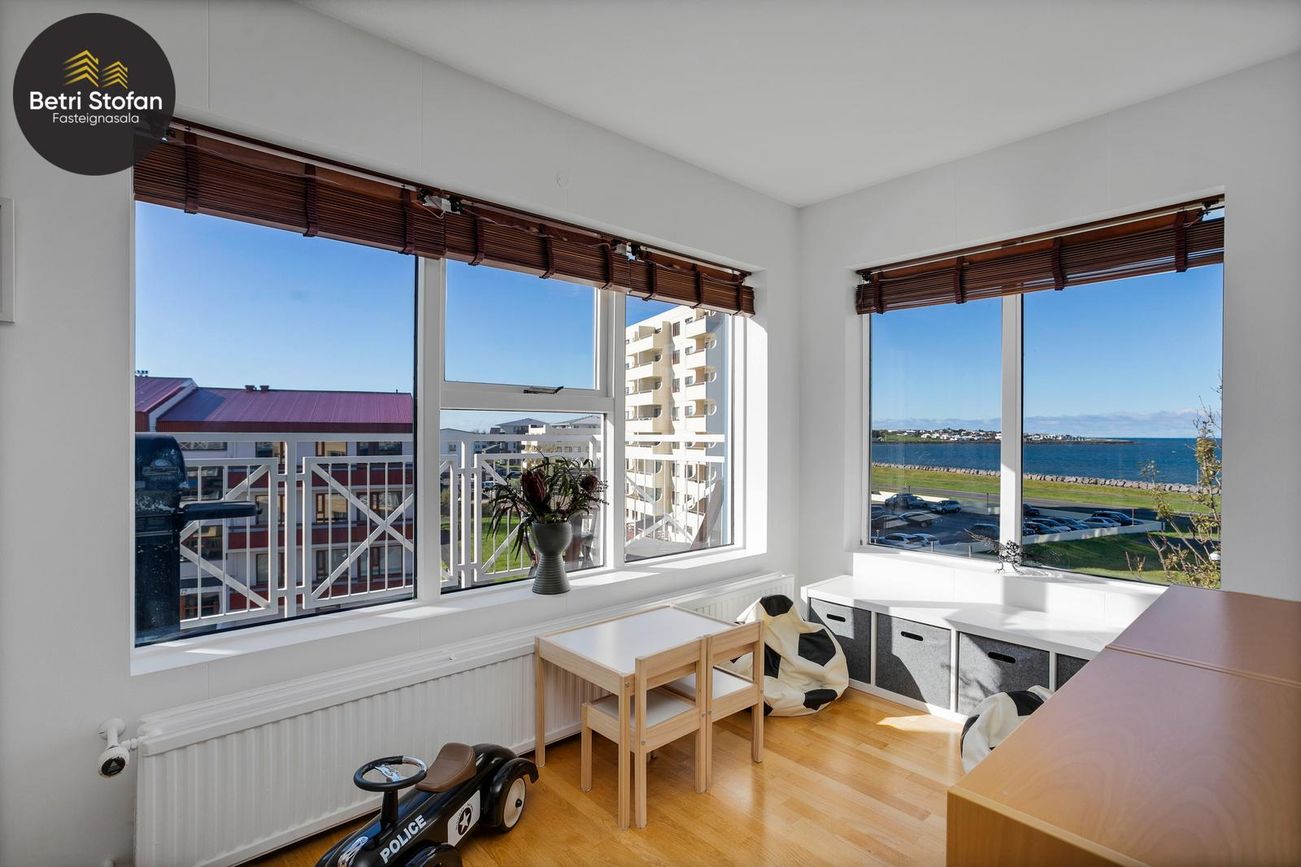 Bárugrandi 11, 107 Reykjavík