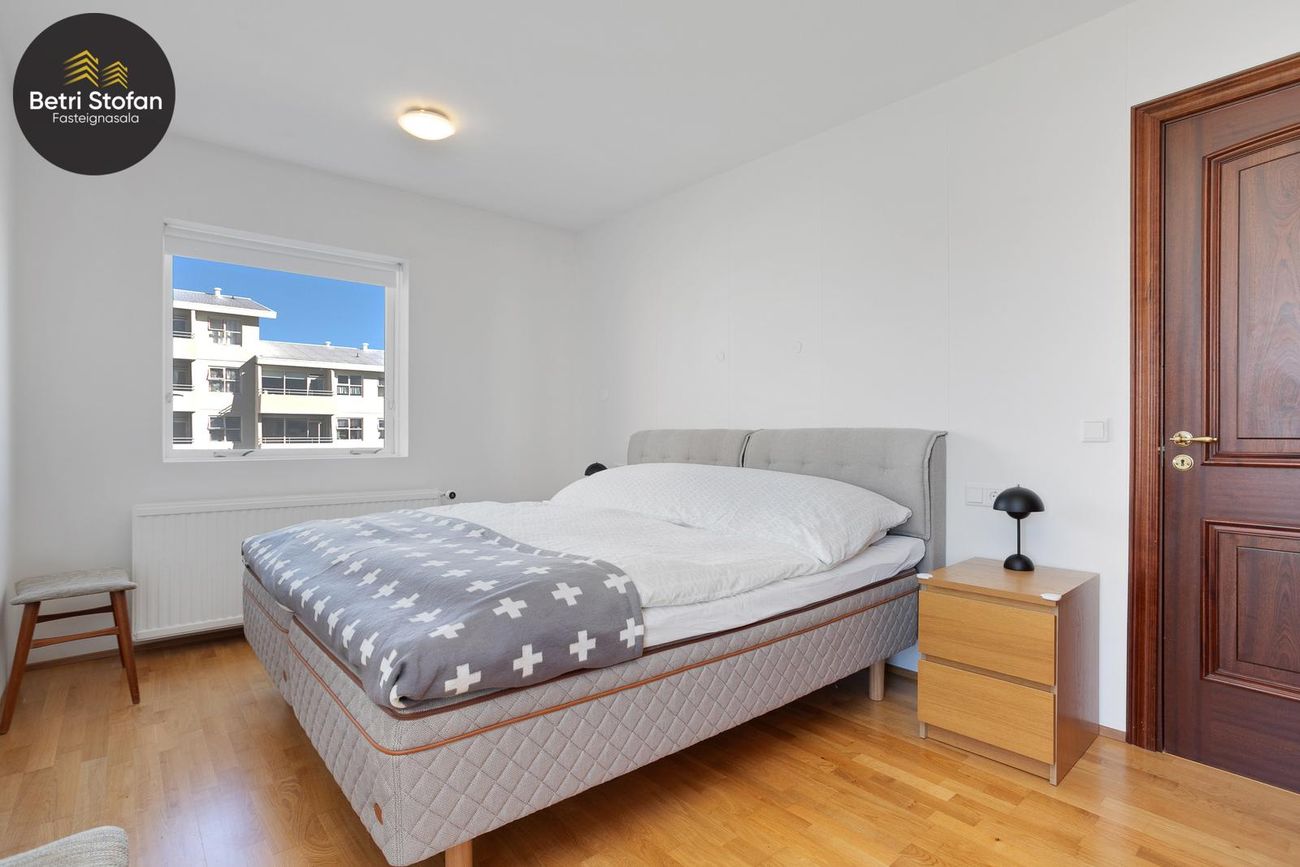 Bárugrandi 11, 107 Reykjavík
