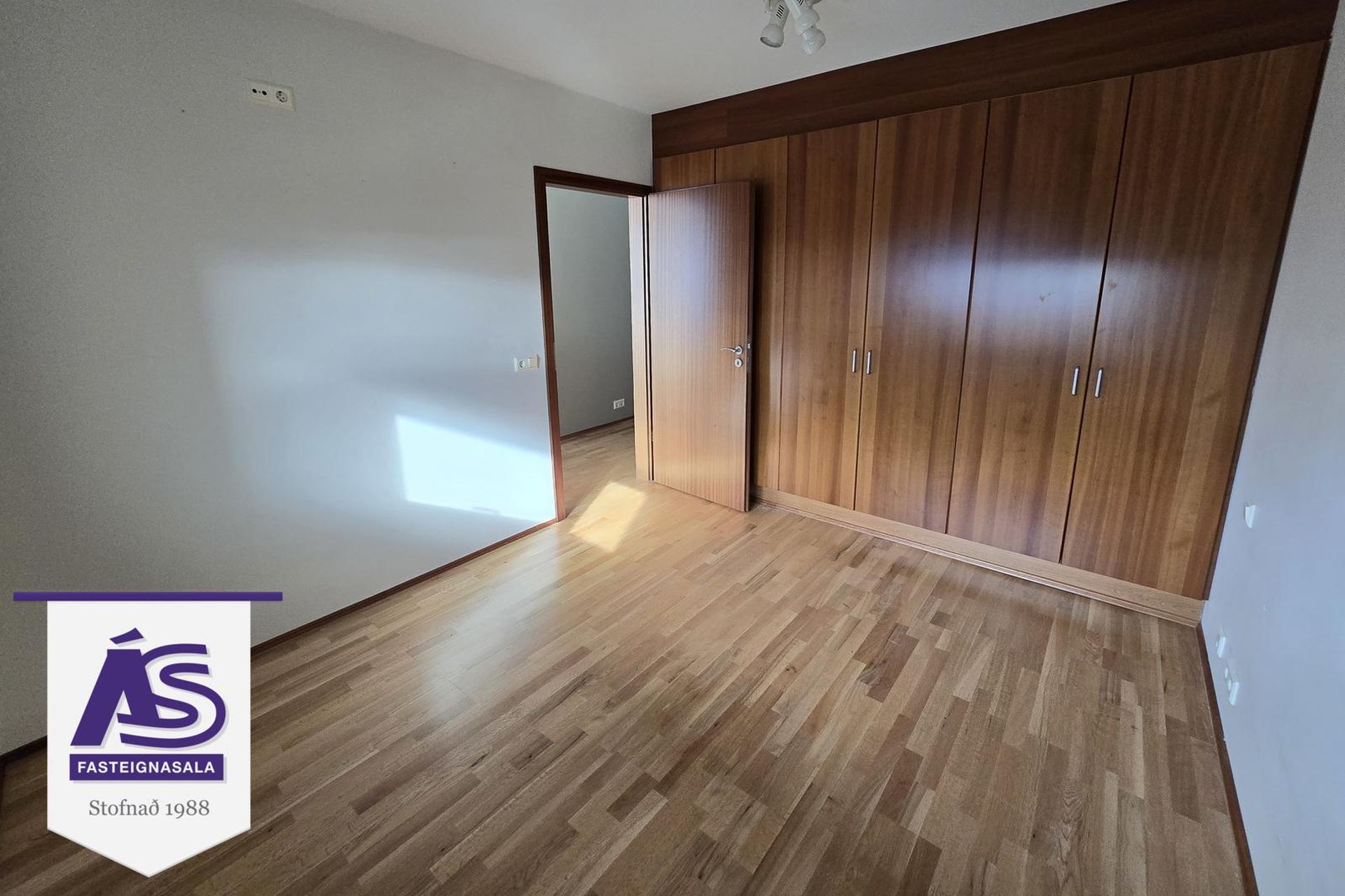 Erluás 2, 221 Hafnarfjörður