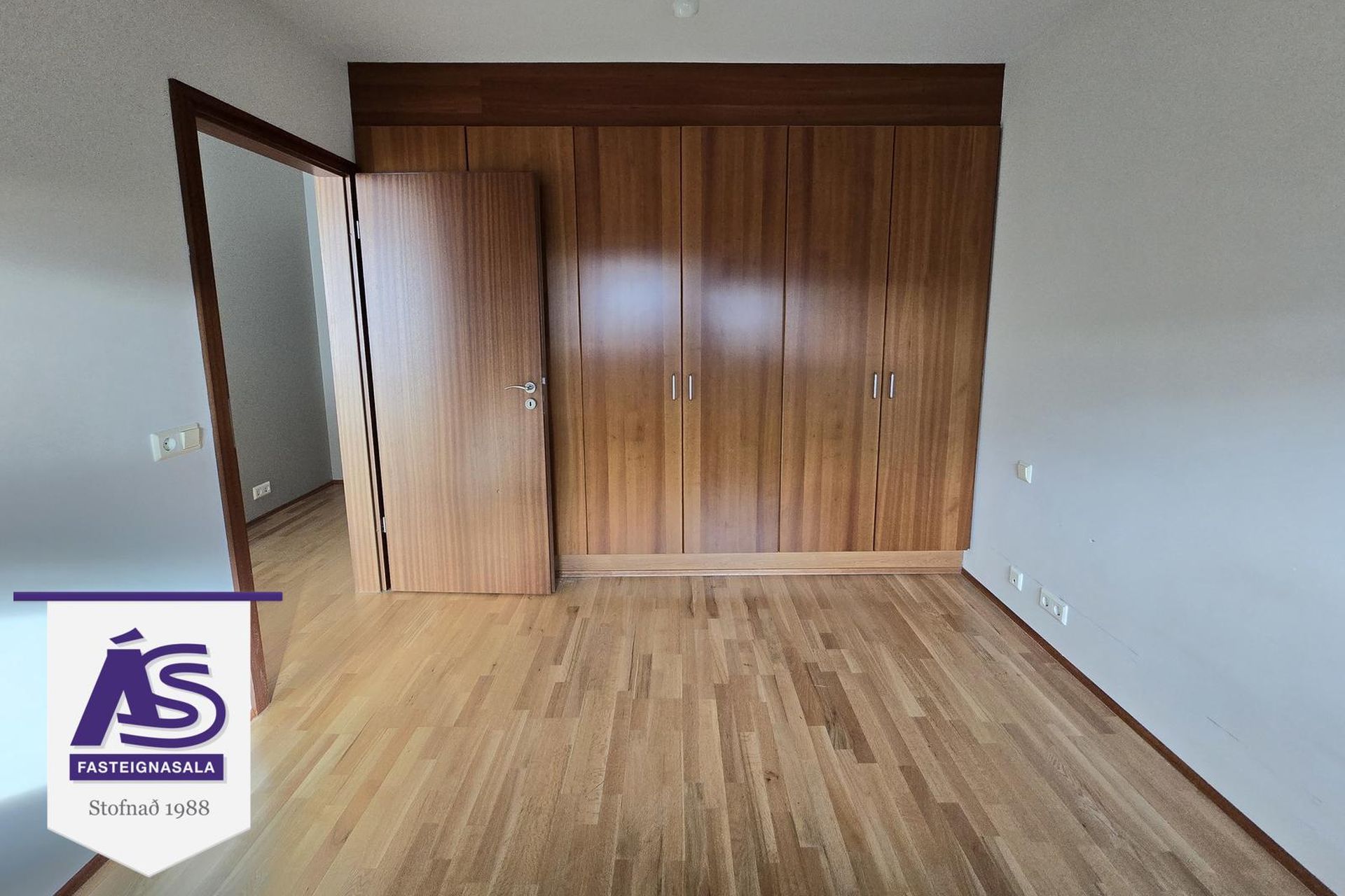 Erluás 2, 221 Hafnarfjörður