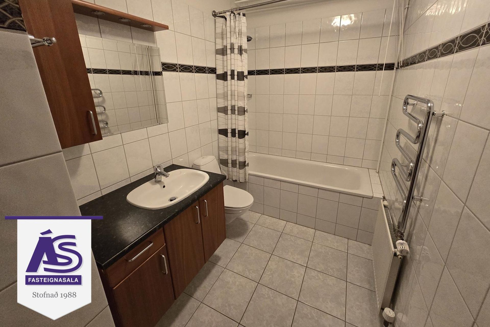 Erluás 2, 221 Hafnarfjörður