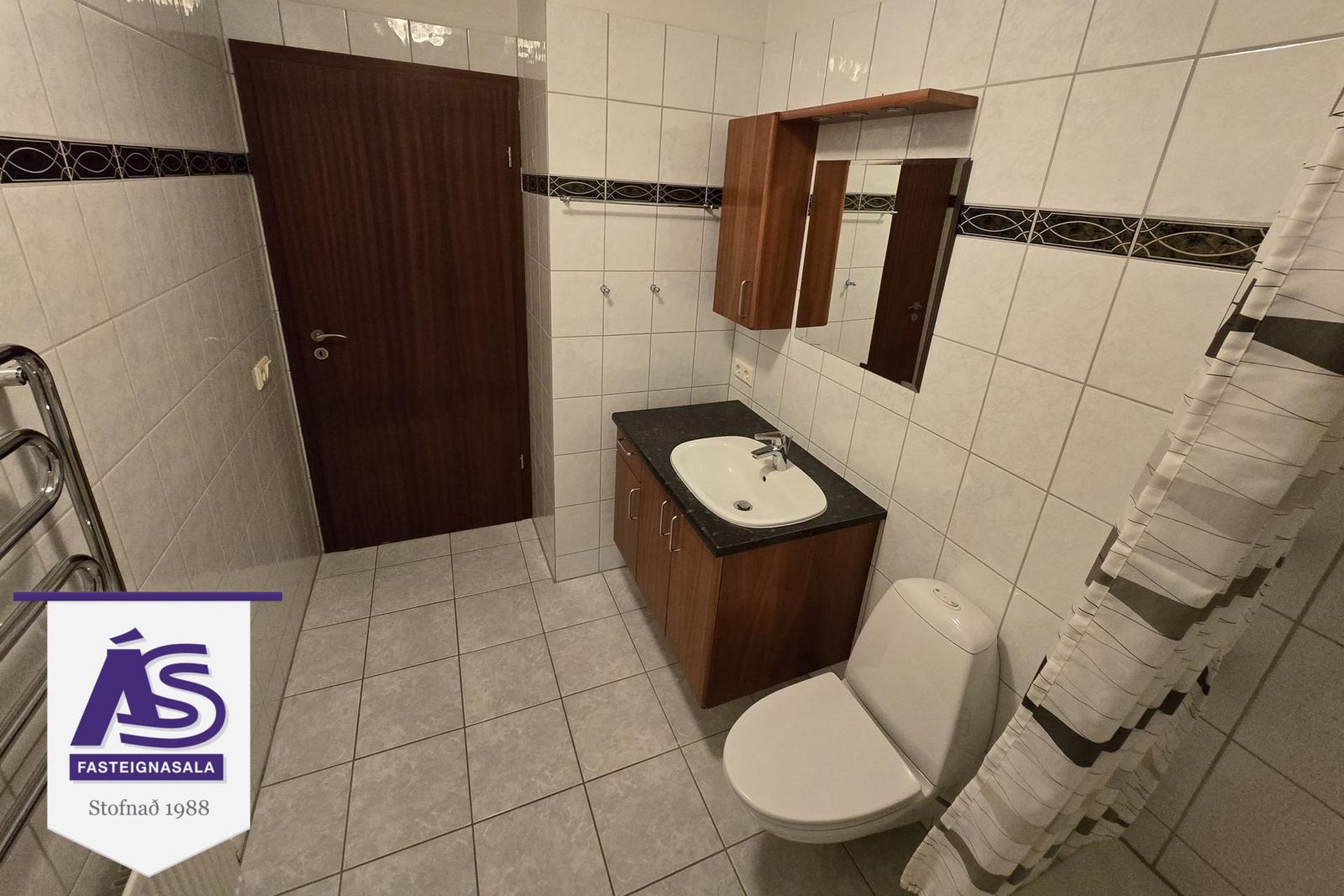 Erluás 2, 221 Hafnarfjörður