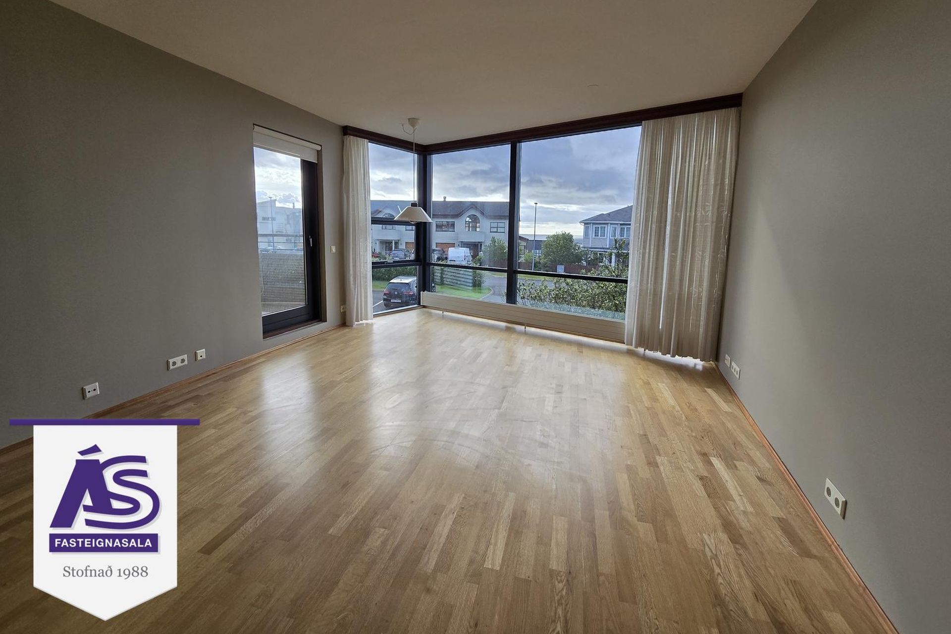 Erluás 2, 221 Hafnarfjörður