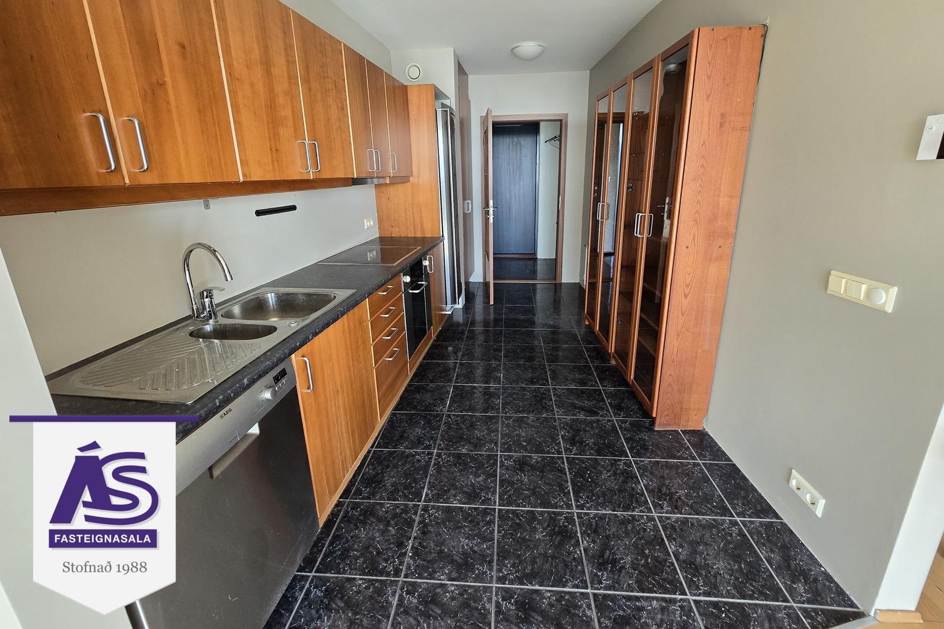 Erluás 2, 221 Hafnarfjörður