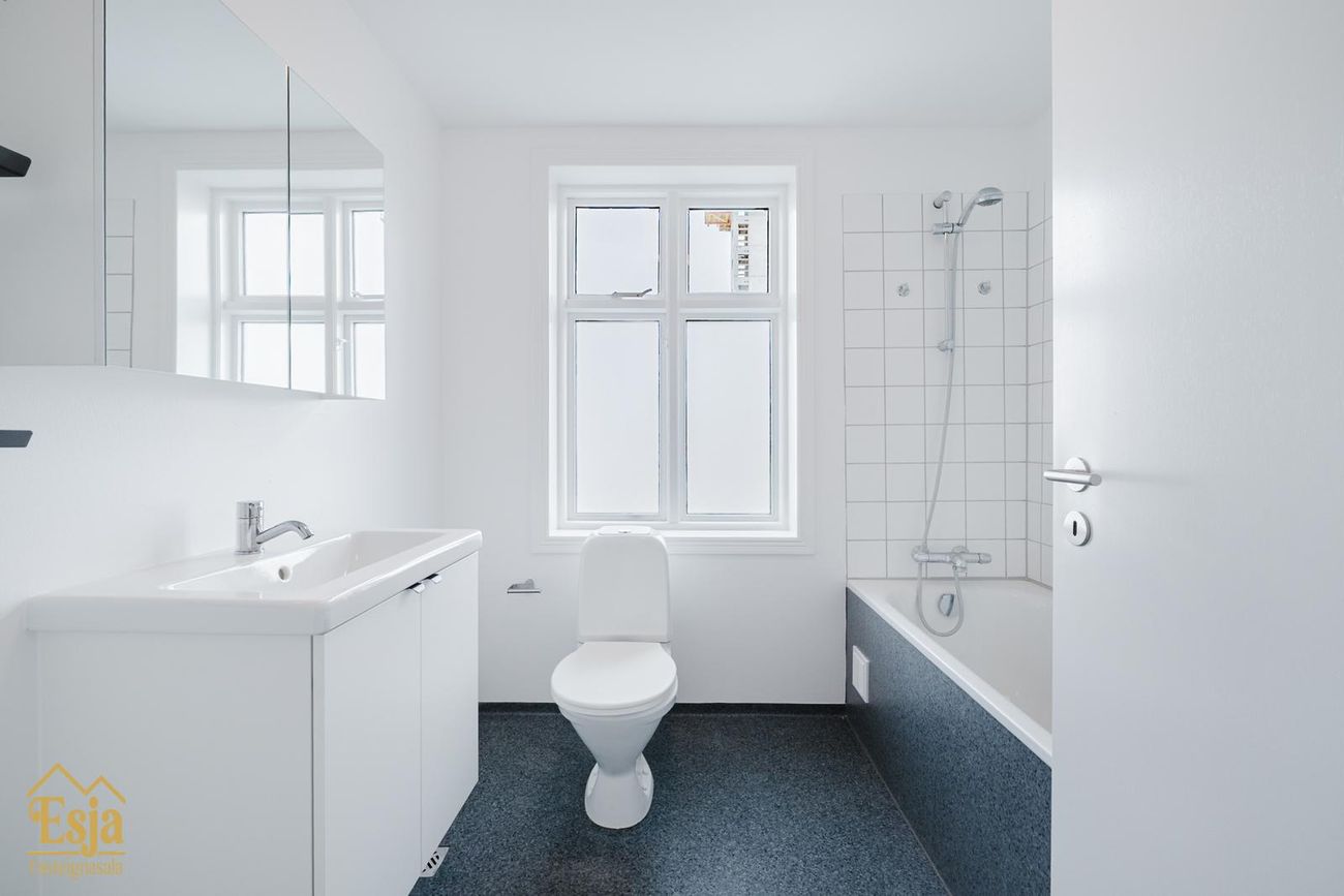 Hverfisgata 83, 101 Reykjavík