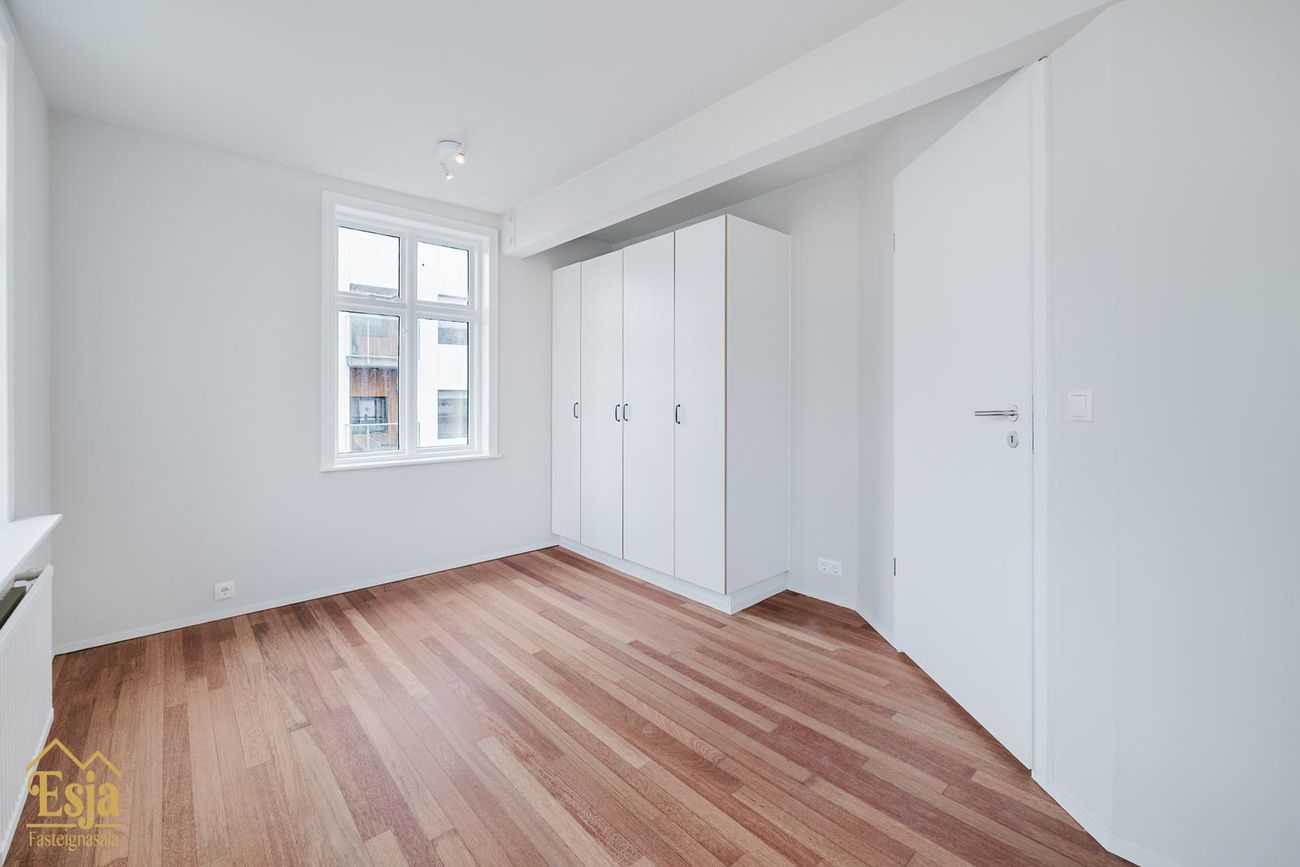 Hverfisgata 83, 101 Reykjavík