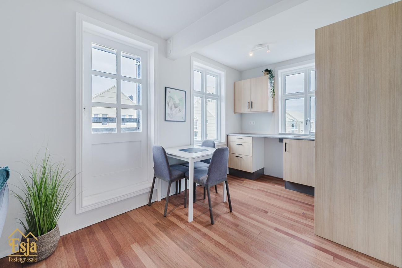 Hverfisgata 83, 101 Reykjavík