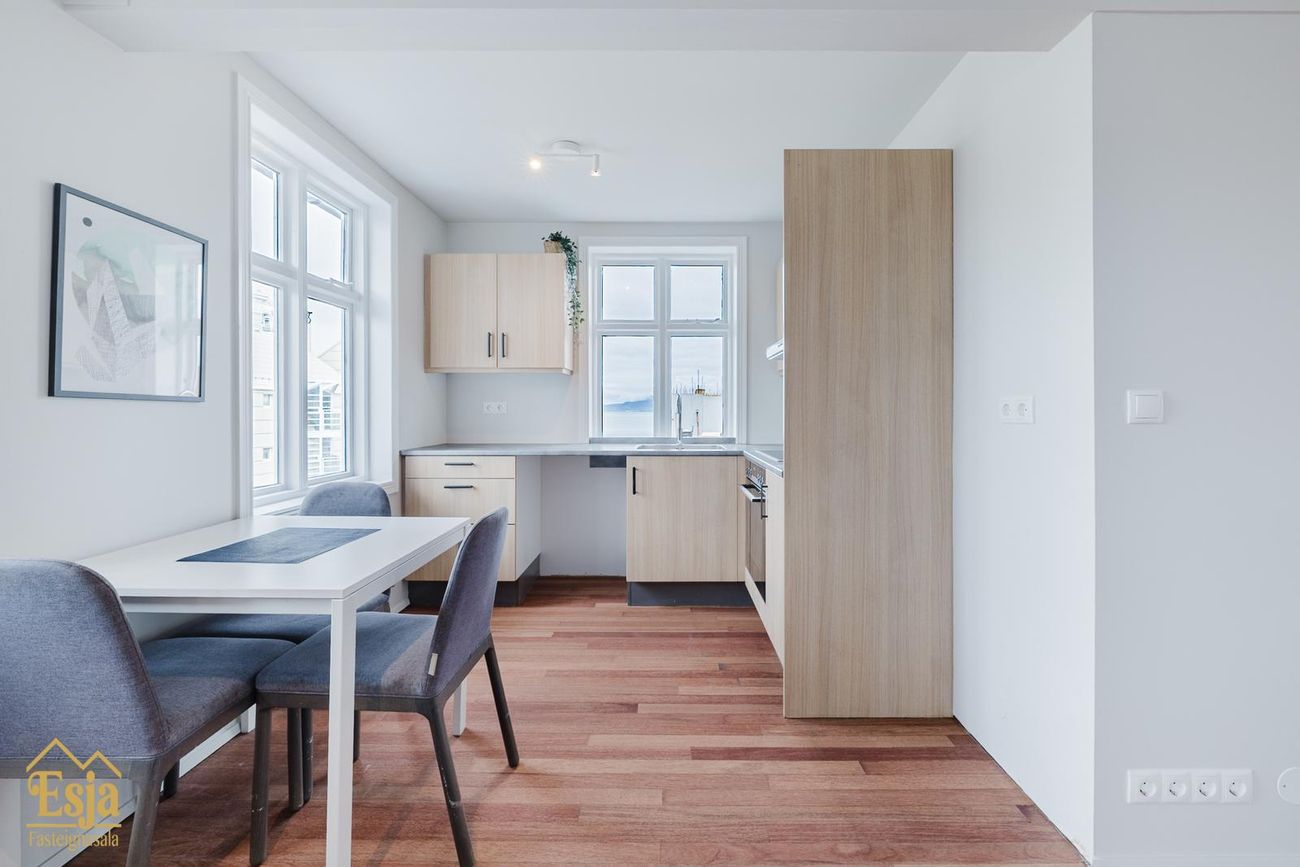 Hverfisgata 83, 101 Reykjavík