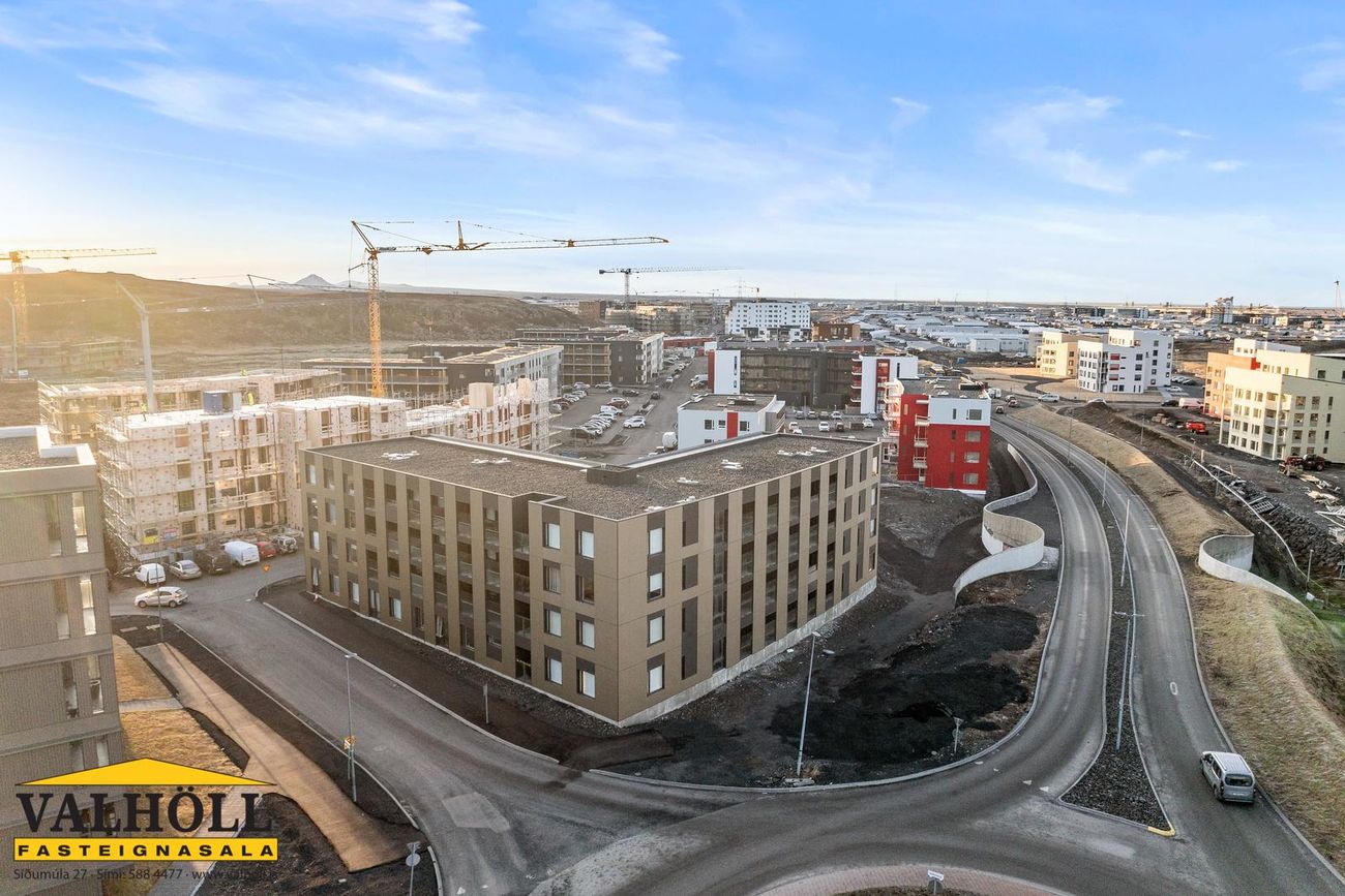 Hringhamar 7, 221 Hafnarfjörður