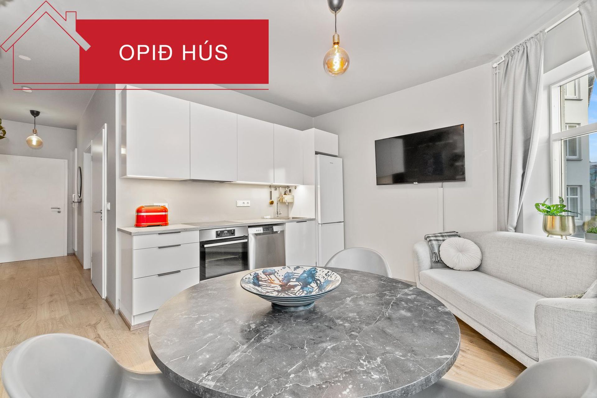 Laugavegur 145 - 0101, 105 Reykjavík