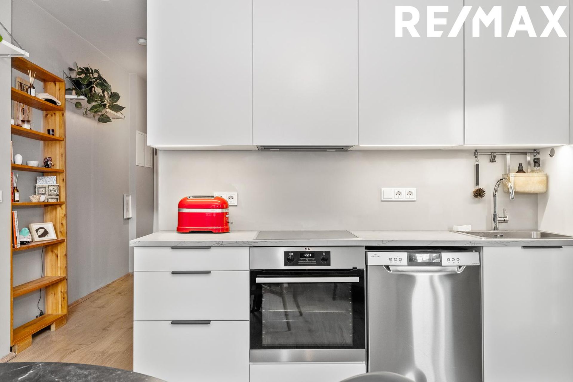 Laugavegur 145 - 0101, 105 Reykjavík