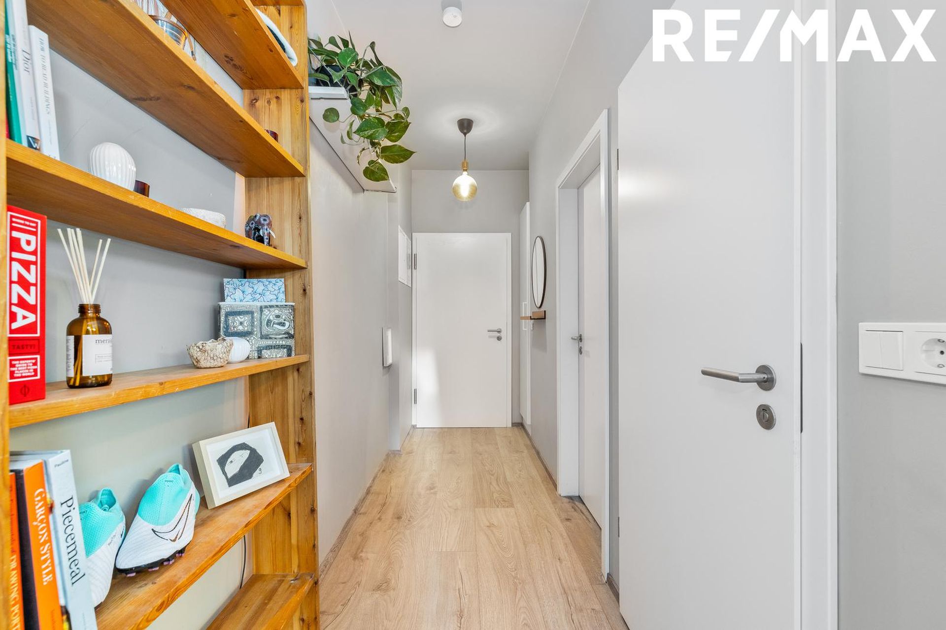 Laugavegur 145 - 0101, 105 Reykjavík