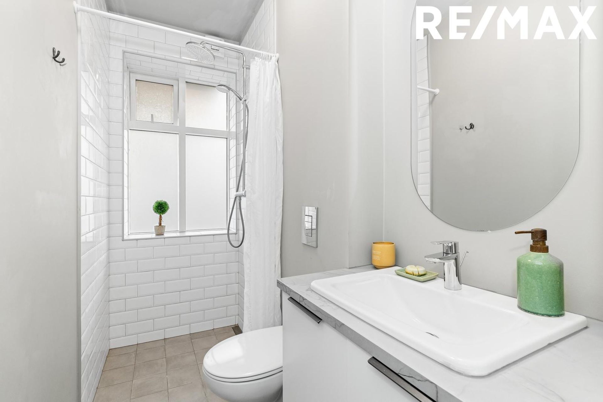 Laugavegur 145 - 0101, 105 Reykjavík