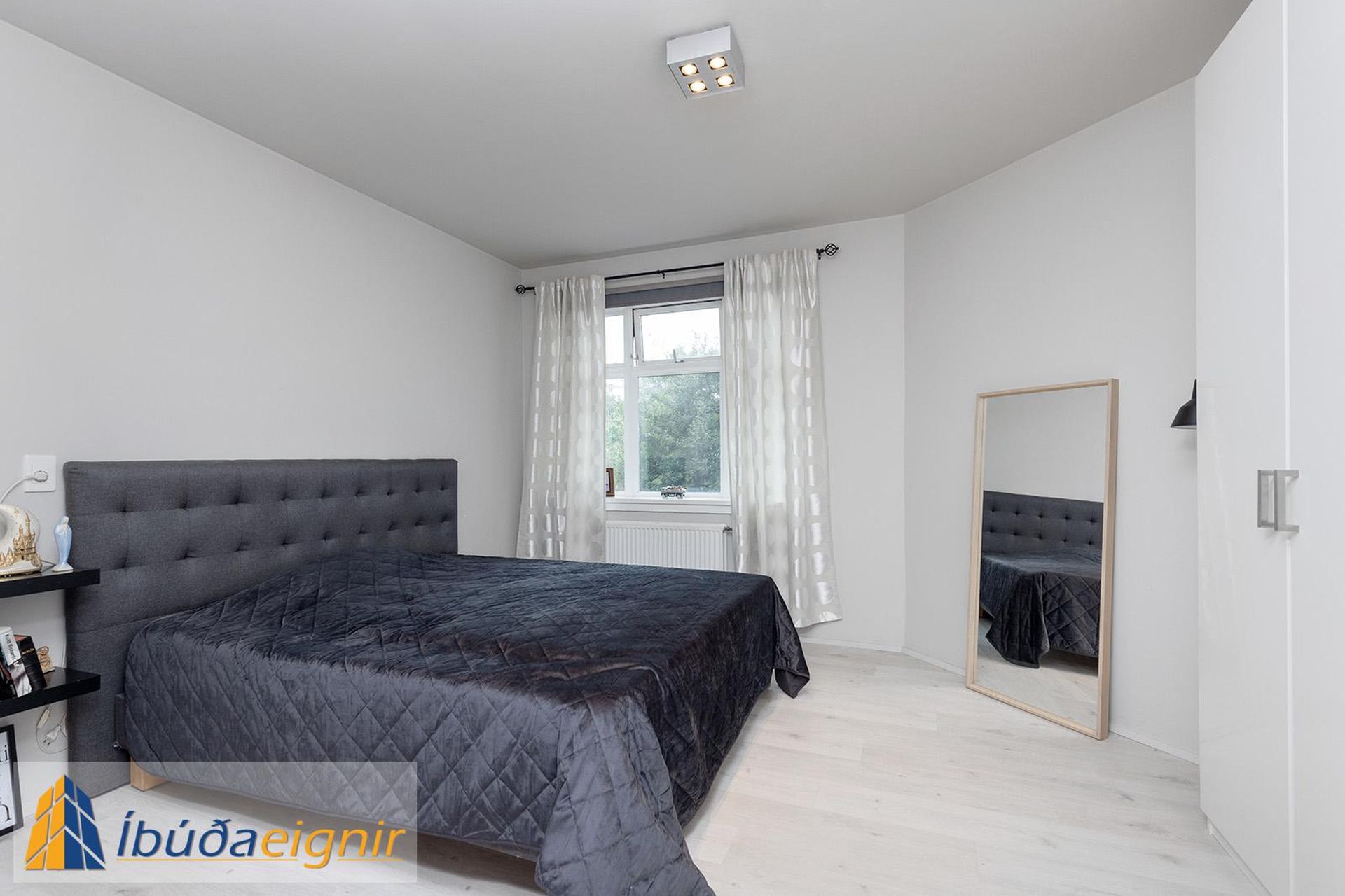 Laugavegur 82, 101 Reykjavík